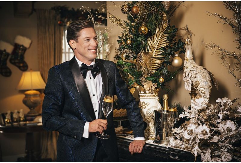 An outfit for the holidays, just keep it normal, that's crazy enough.
